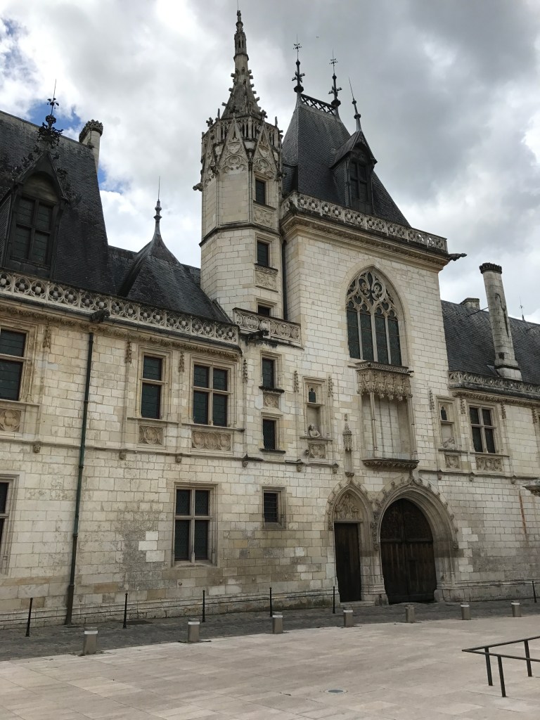 Palais Jacques Coeur - extérieur jour