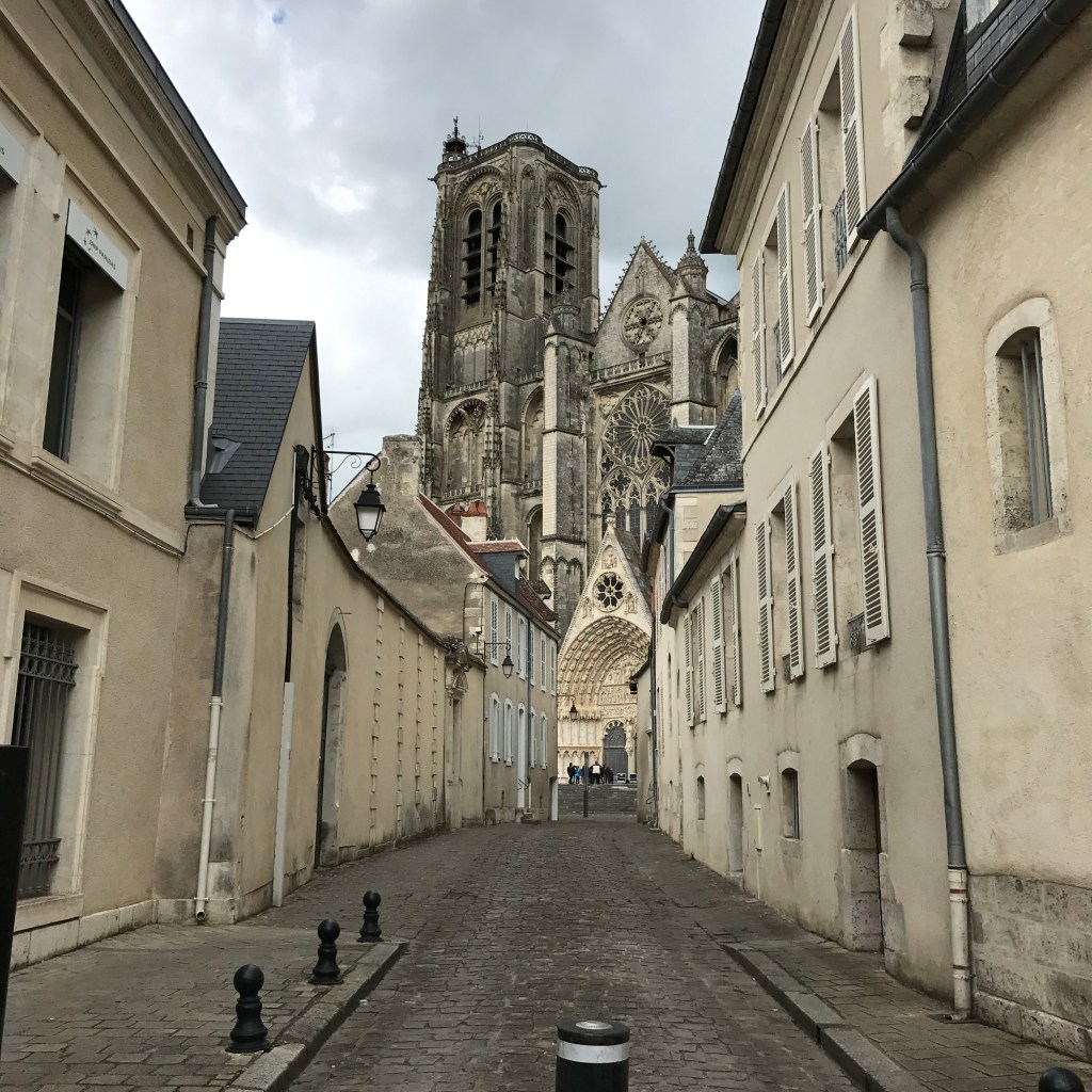 Bourges - extérieur jour
