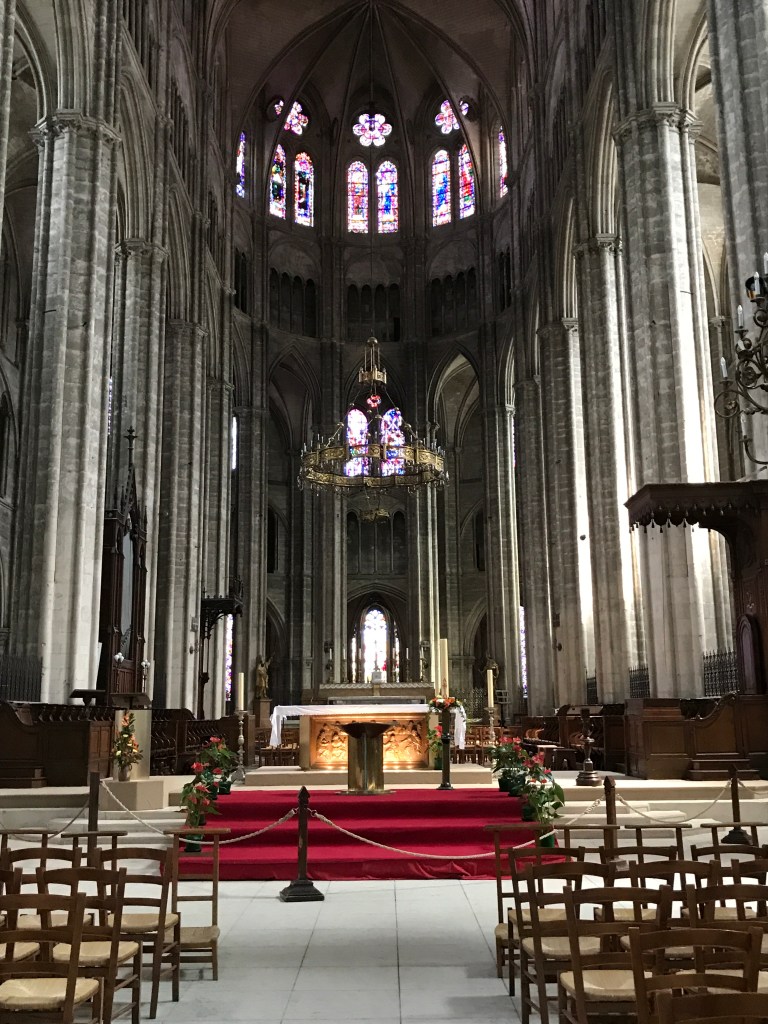 Cathédrale Saint-Etienne - intérieur jour