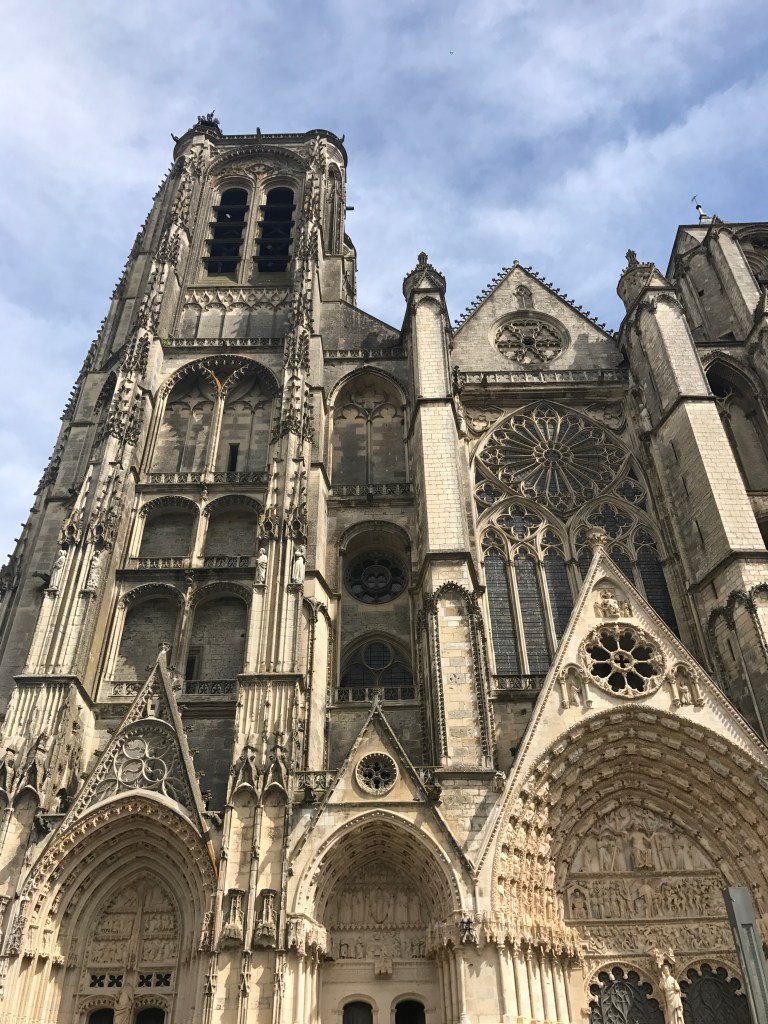Cathédrale Saint-Etienne - extérieur jour