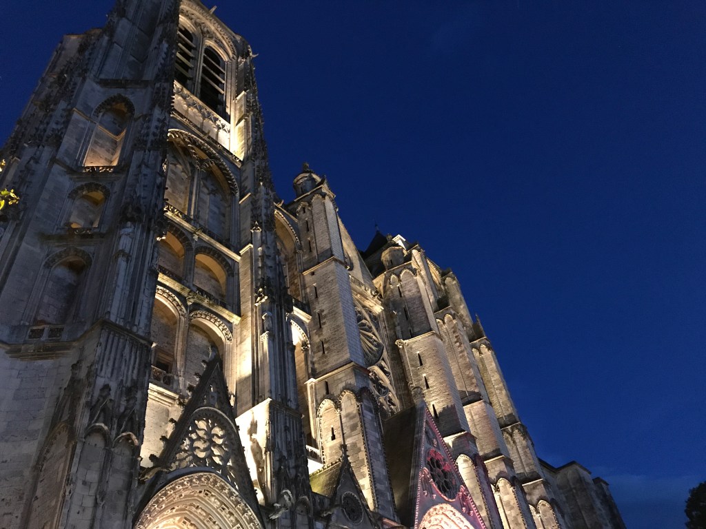 Cathédrale Saint-Etienne - extérieur nuit