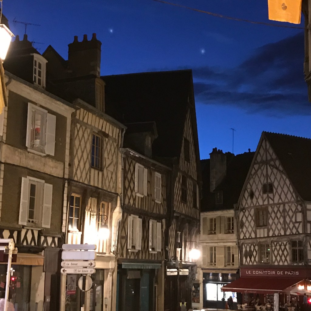 Bourges - extérieur nuit