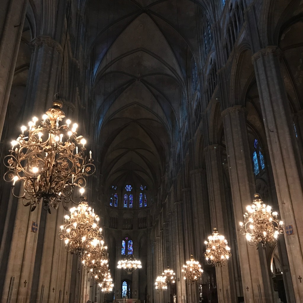 Cathédrale Saint-Etienne - intérieur nuit