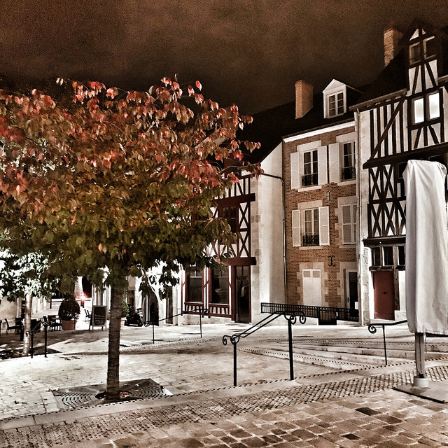 La ville, la nuit...