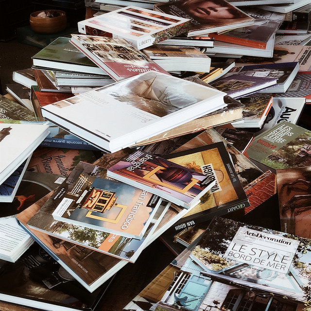 "on dirait qu'ils vous appellent de dessous la pile"