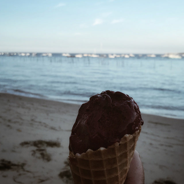 Une glace sur la jetée