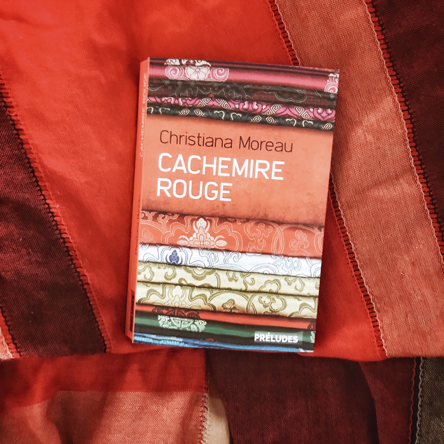 Cachemire rouge, de Christiana Moreau : tisser des liens