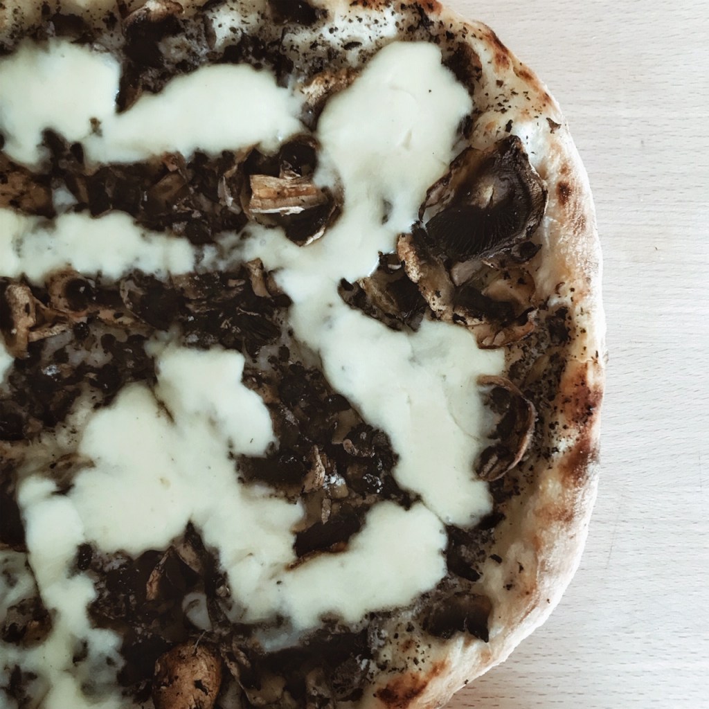 Manger (pizza à la truffe)