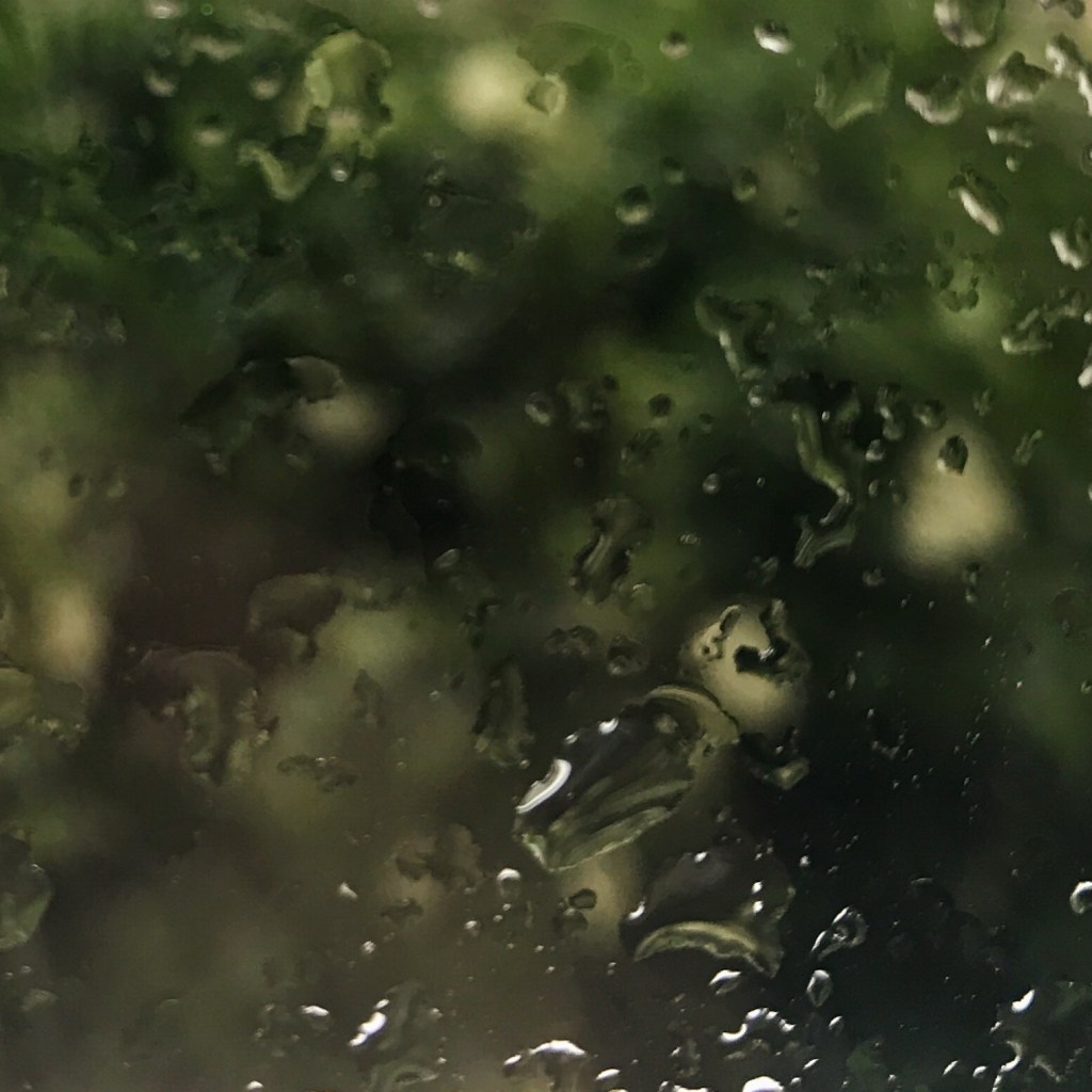 La pluie derrière la vitre