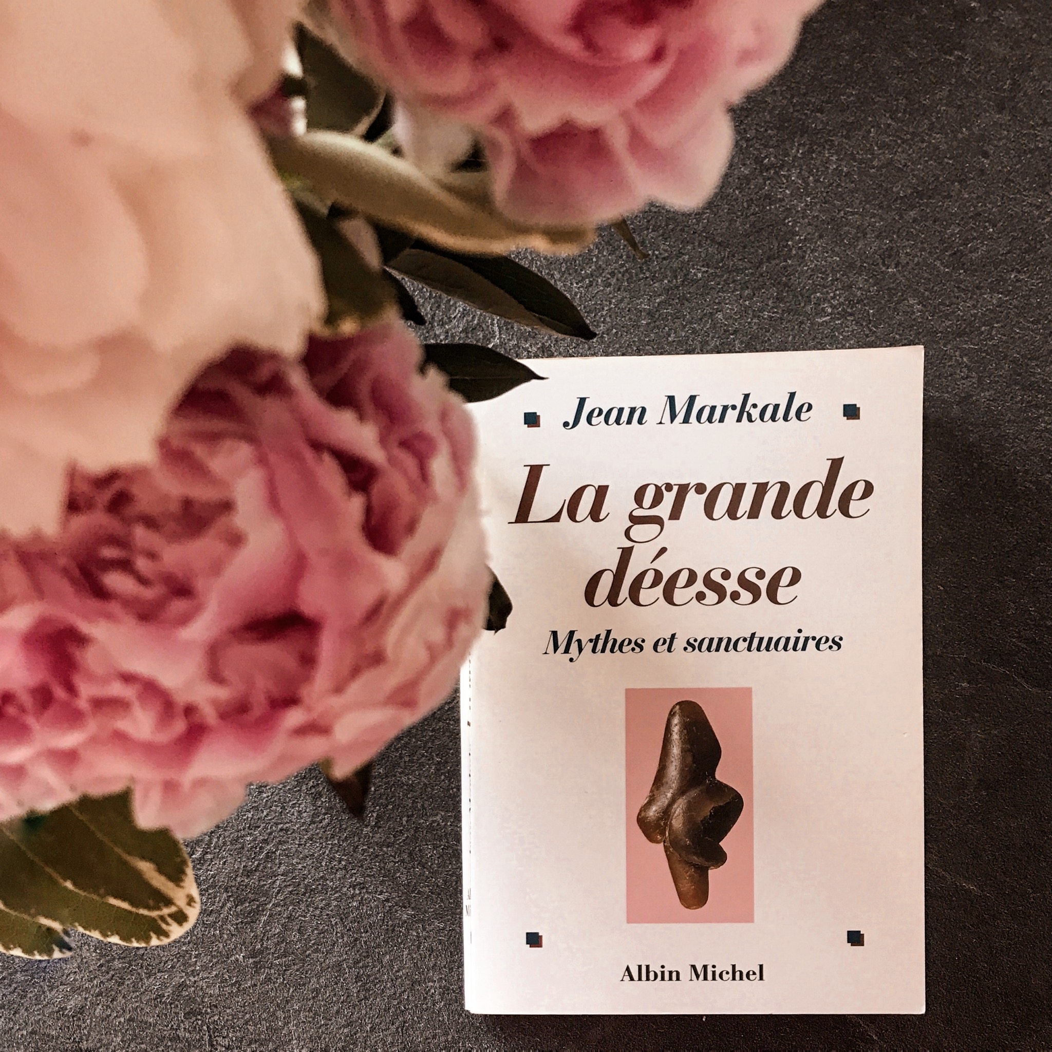 La Grande Déesse, mythes et sanctuaires de Jean Markale : les lieux de la divinité