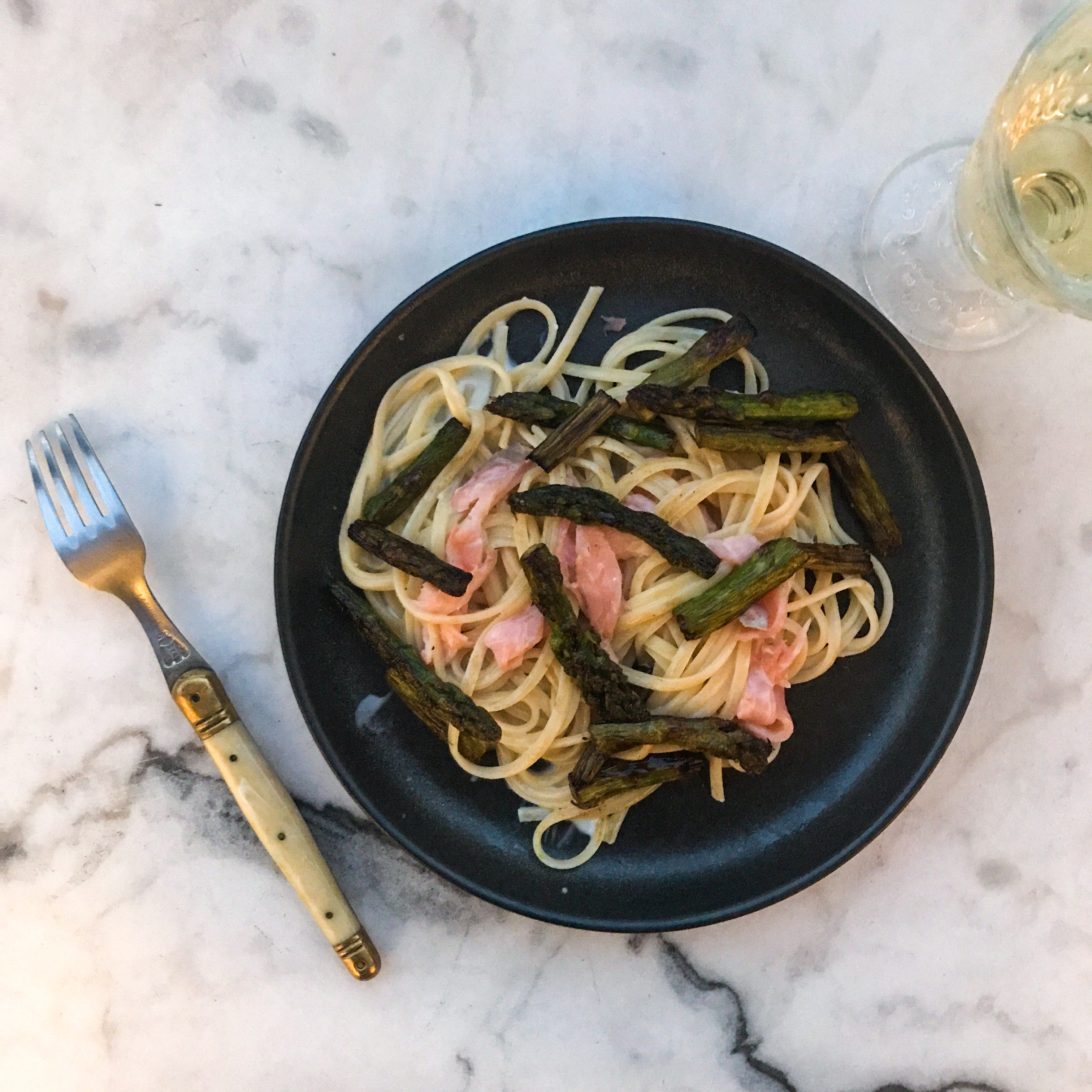 Linguine aux asperges et au saumon fumé