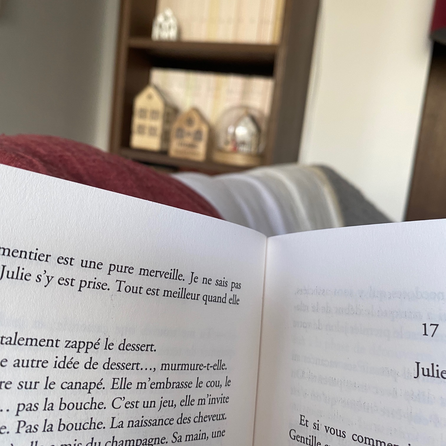 Lecture sur canapé