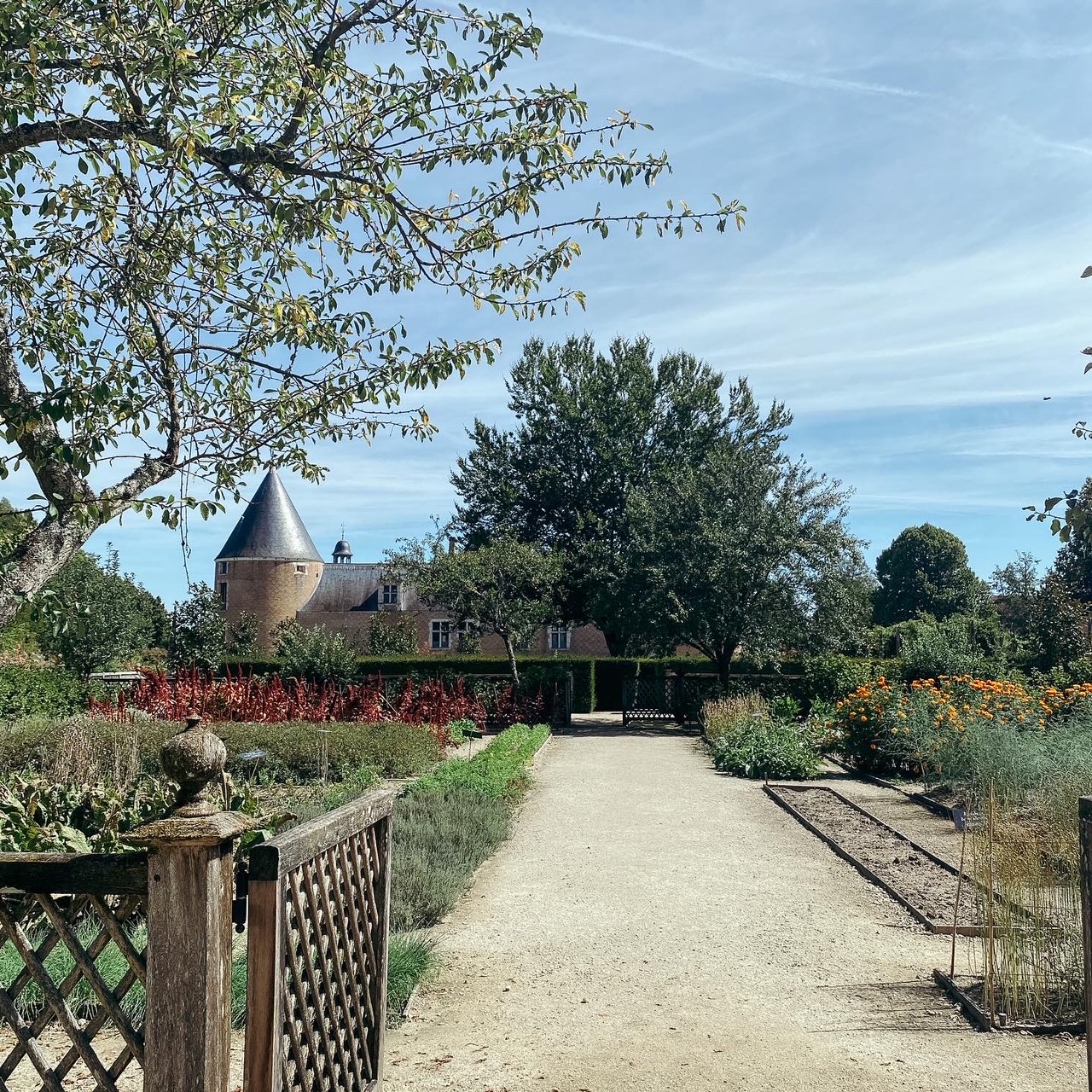 Le château de Chamerolles et son musée du parfum