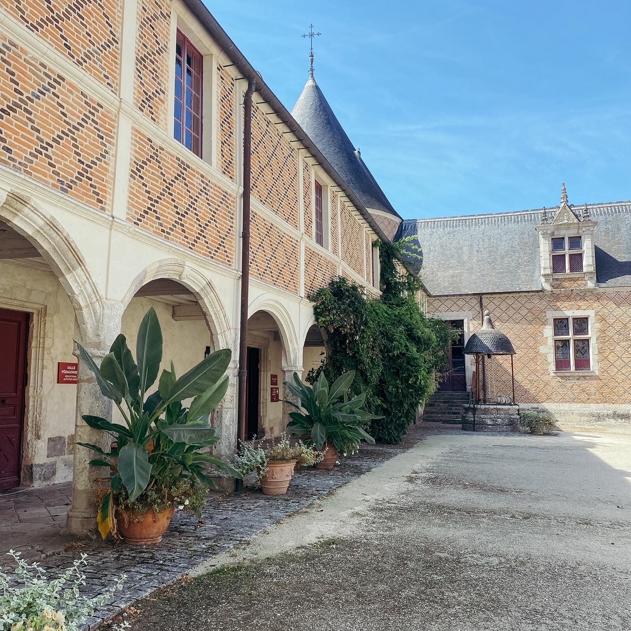 Le château de Chamerolles et son musée du parfum